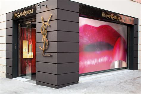 Yves Saint Laurent Official Pop Up Store 